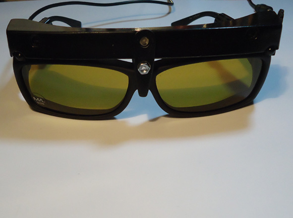 Brille mit Kantenfilter IR-Aufsatz